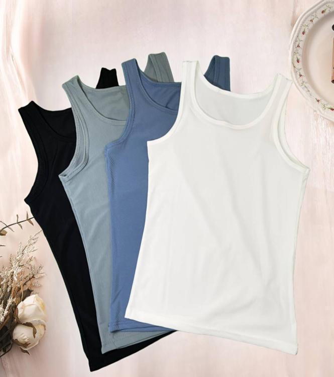 Women's vests with pure cotton suspenders are padded inside and tight tops are worn outside