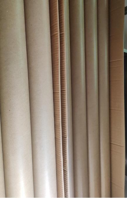 Corrugated cardboard bed sheets, flat cardboard paper packaging, insertion of flat square cardboard, insertion of flat cardboard square separator for transportation, packaging, mailing of handicrafts