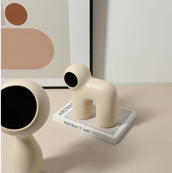 Modern cream wind abstract look at the villain ceramic vase living room TV cabinet children's room designer home decoration